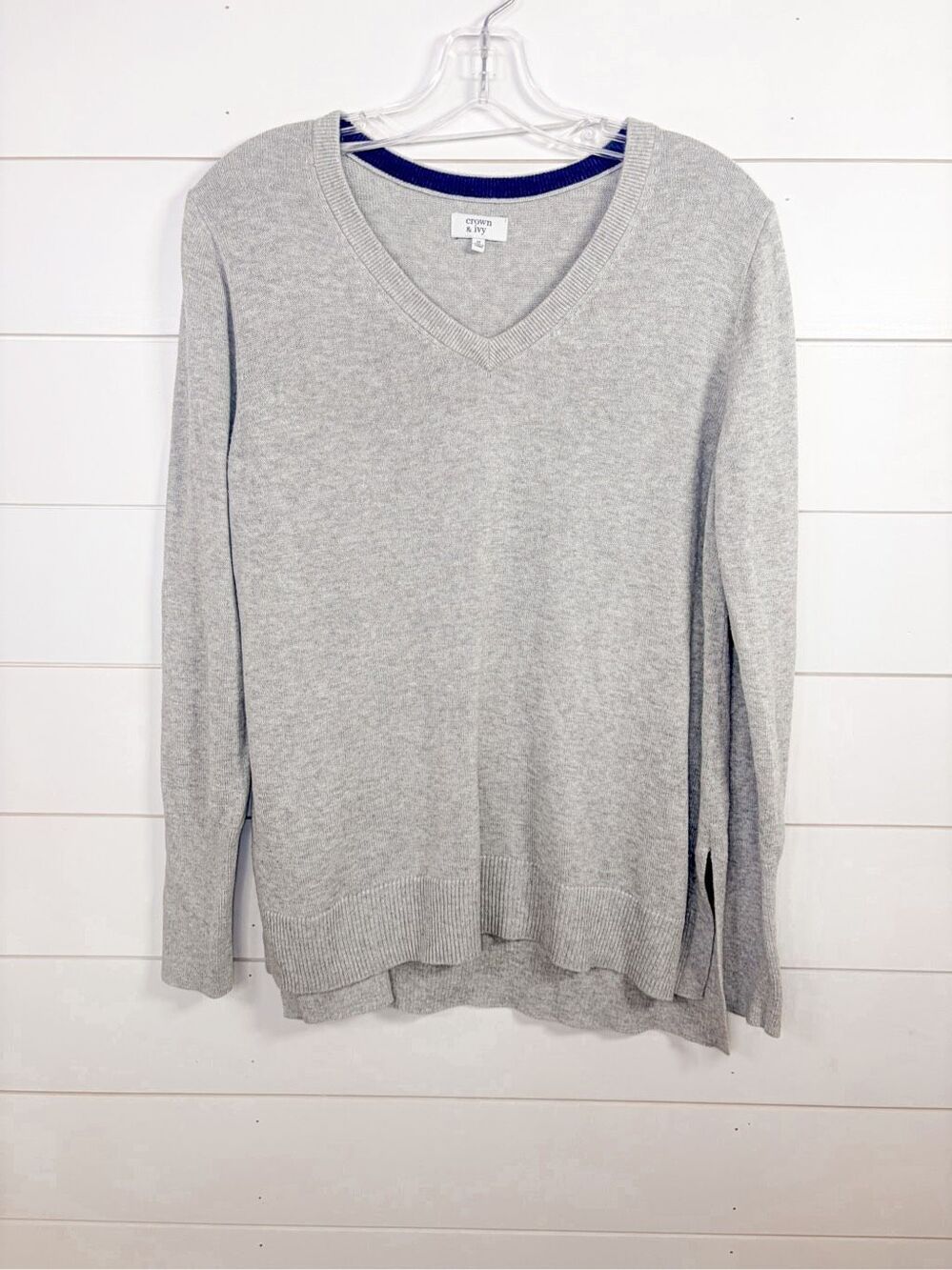 NWOT Crown & Ivy Women's Ribbed Knitted V-Neck Tunic Sweater Gray Medium